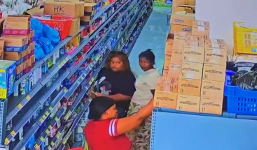 Comerciantes bloquean principal vía de acceso de Dajabón en protesta por el cierre de puerta fronteriza