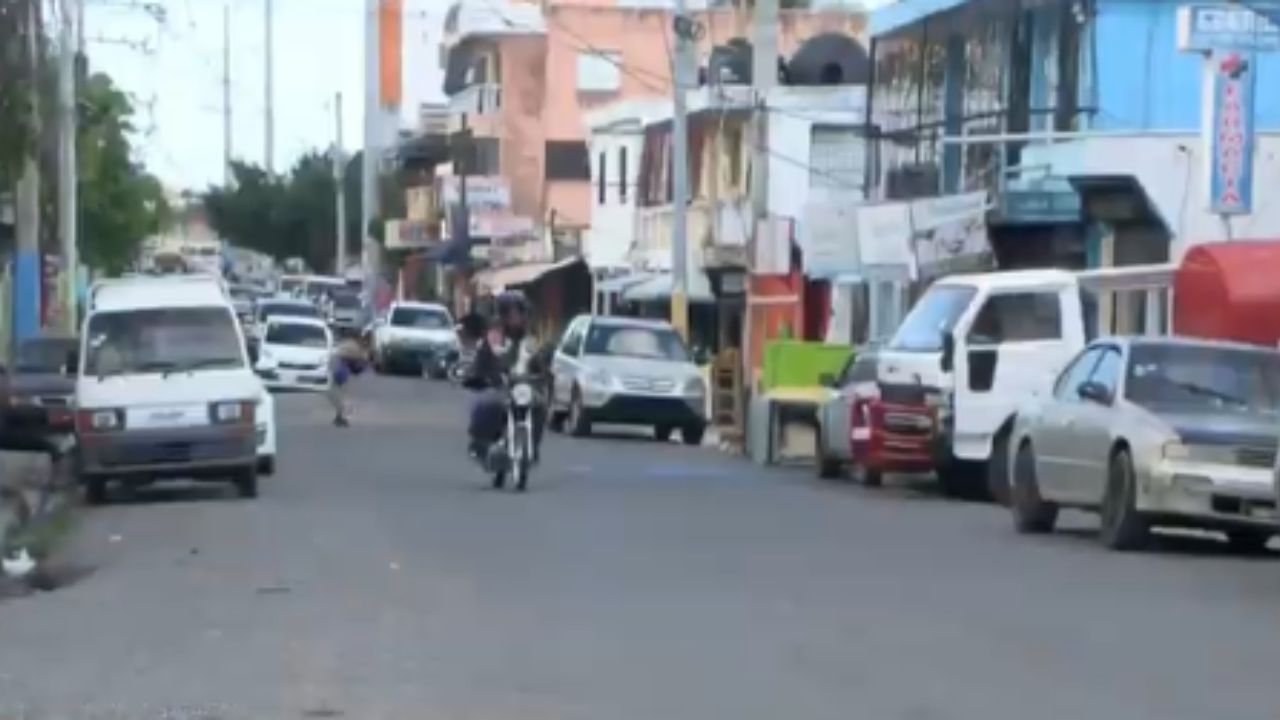 Dos personas heridas tras desconocidos tirotear vehículo en que viajaban