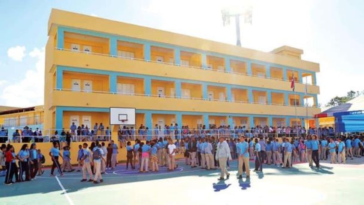 Unesco insta a impulsar liderazgo distribuido en escuelas para reforzar la democracia dominicana