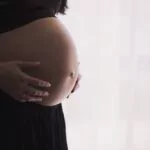 Reducen embarazos en adolescentes de 23% a 19%, pero persisten retos en calidad de los servicios
