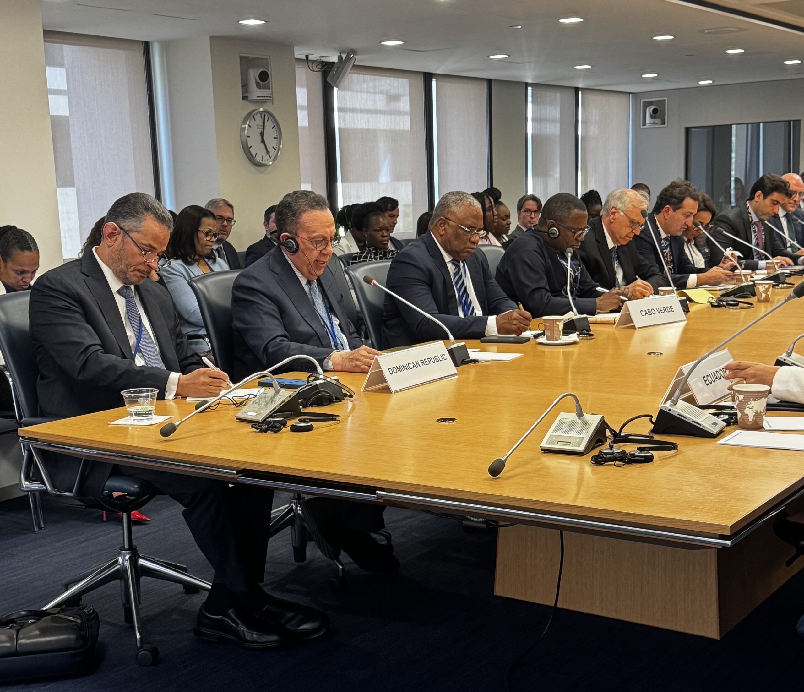 Gobernador Valdez Albizu participa en las reuniones de primavera del FMI y del GBM