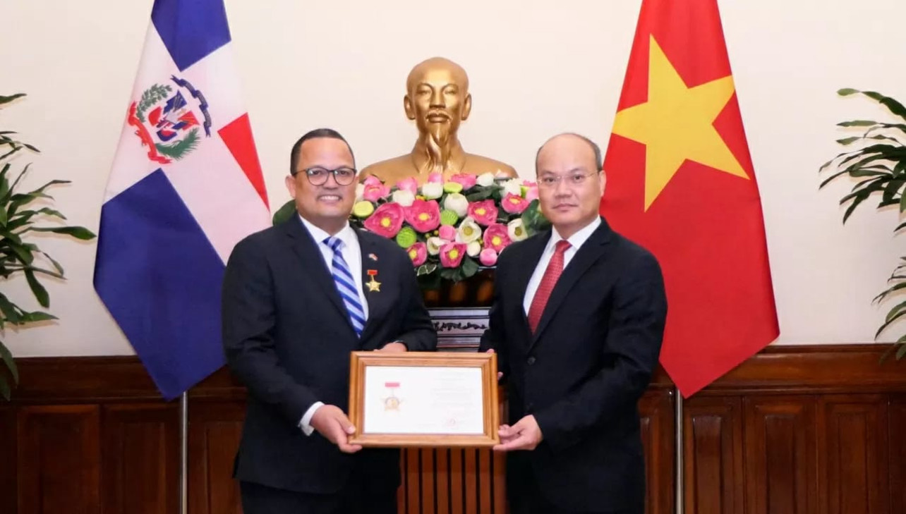 Vietnam condecora a Jaime Francisco Rodríguez por su excelencia diplomática y contribuciones al fortalecimiento de las relaciones bilaterales