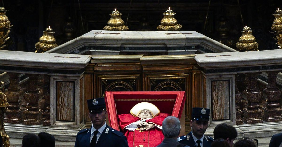 Francisco recordado en su acta funeraria por combatir los "crímenes" del clero con menores
