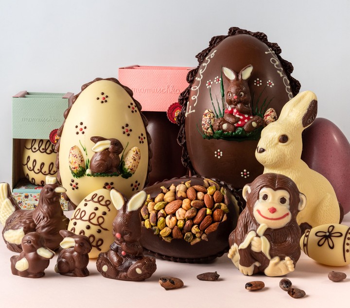 Huevos y figuras de chocolate decoradas para Pascua.