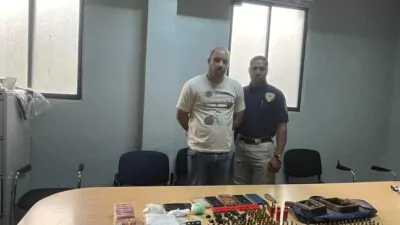 Hombre fue apresado por robar en local del PLD en Monte Plata pide ser tratado como “un príncipe”