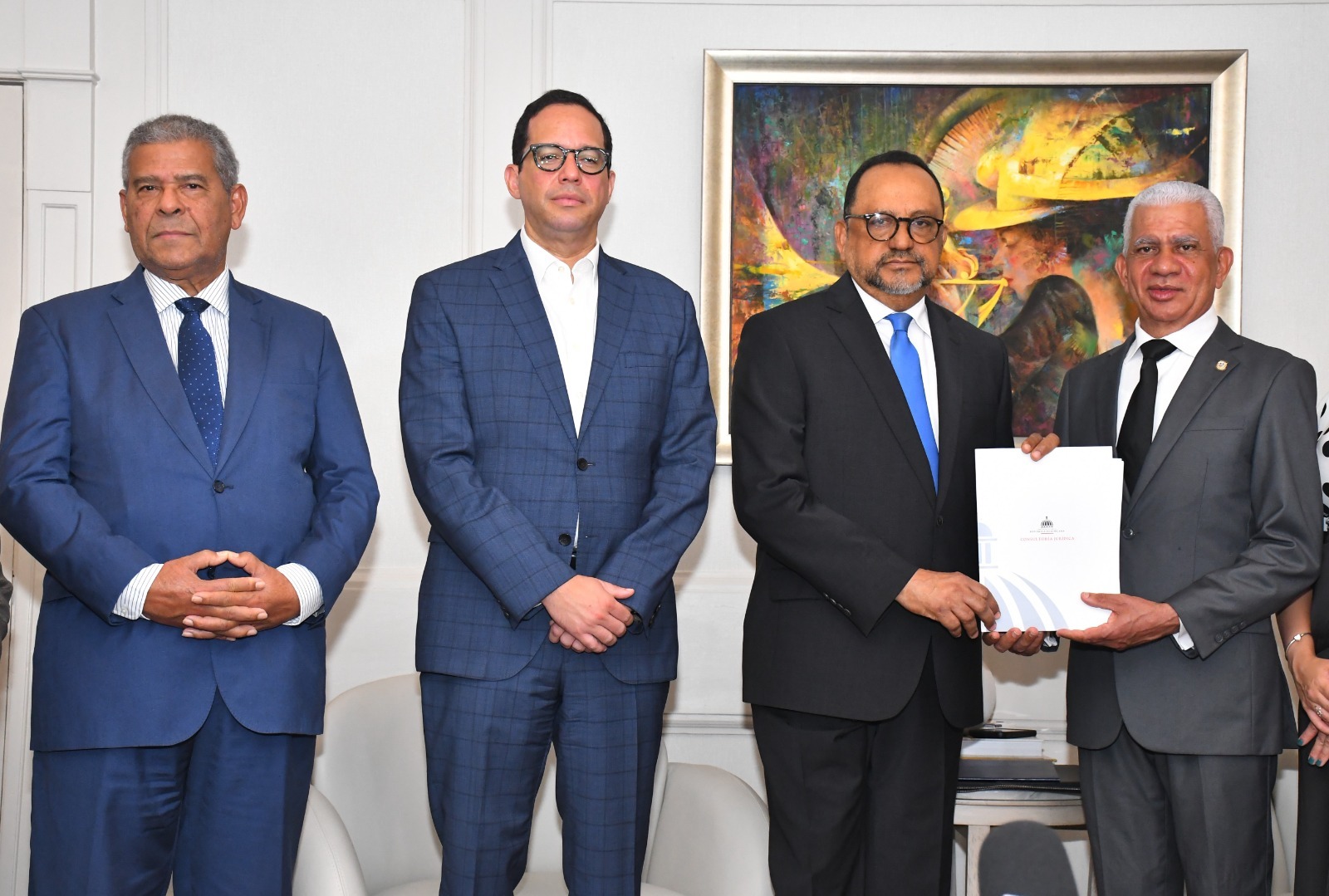 Poder Ejecutivo entrega al Senado proyecto de fusión de los ministerios de Hacienda y Economía