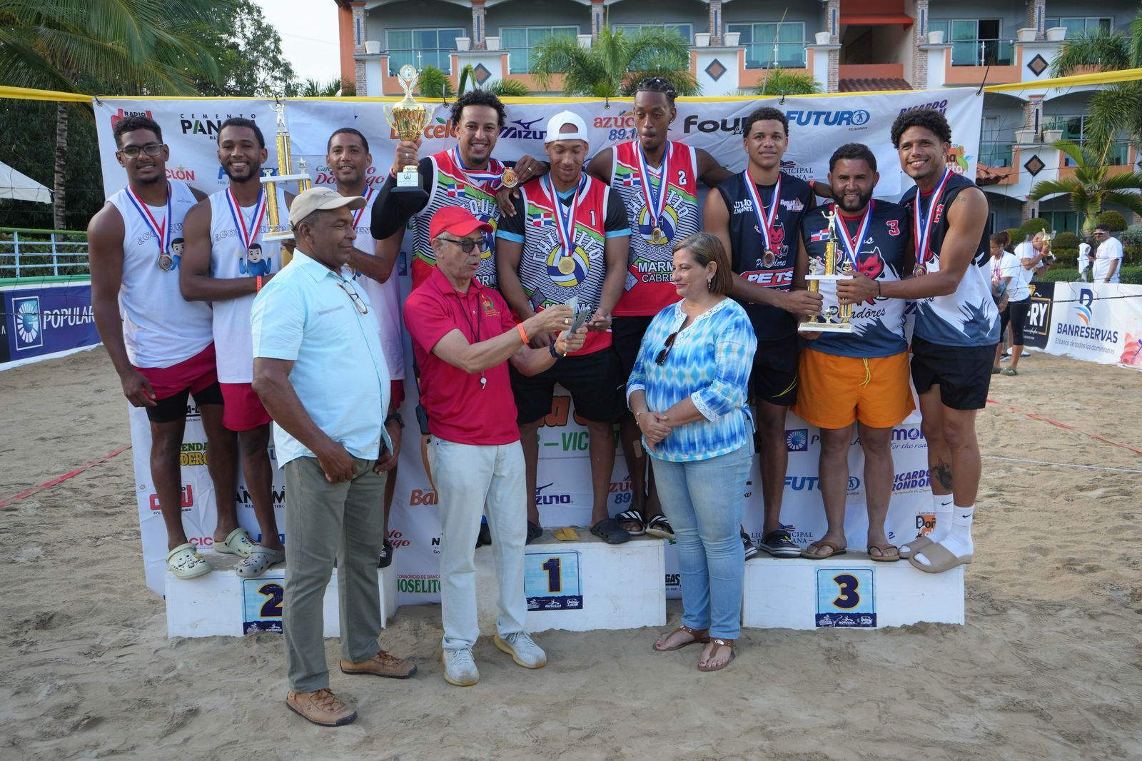 Chiquito Eh la Vuelta y Banreservas-1 ganan oro en voleibol libre de Hato Mayor/Vicentillo