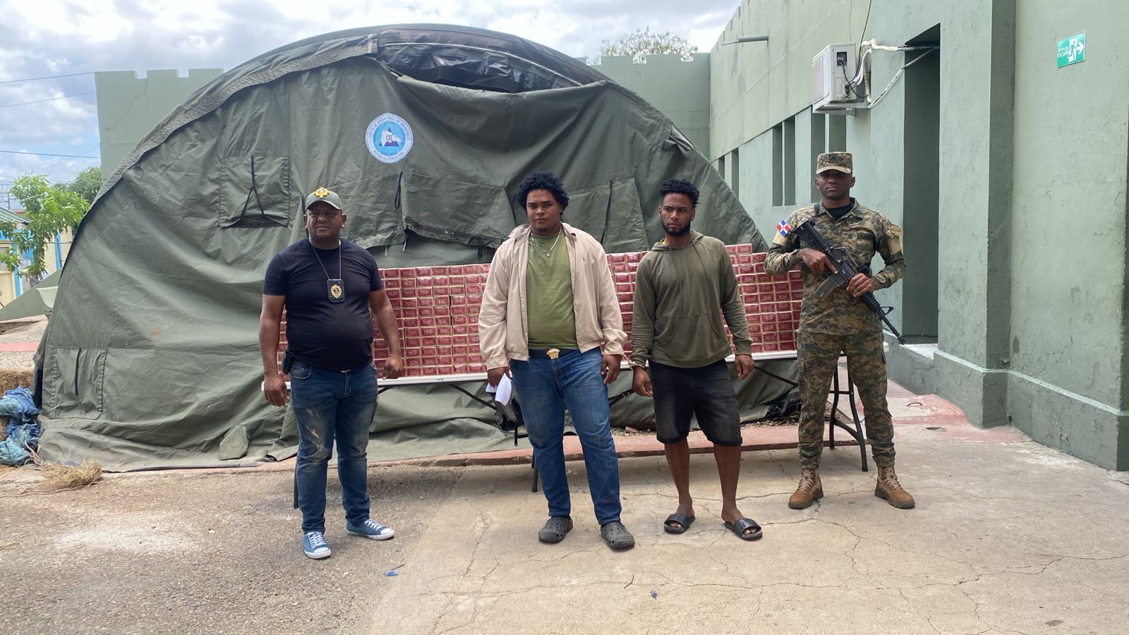 Encuentran contrabando de 217,800 cigarrillos en dos camionetas en Dajabón