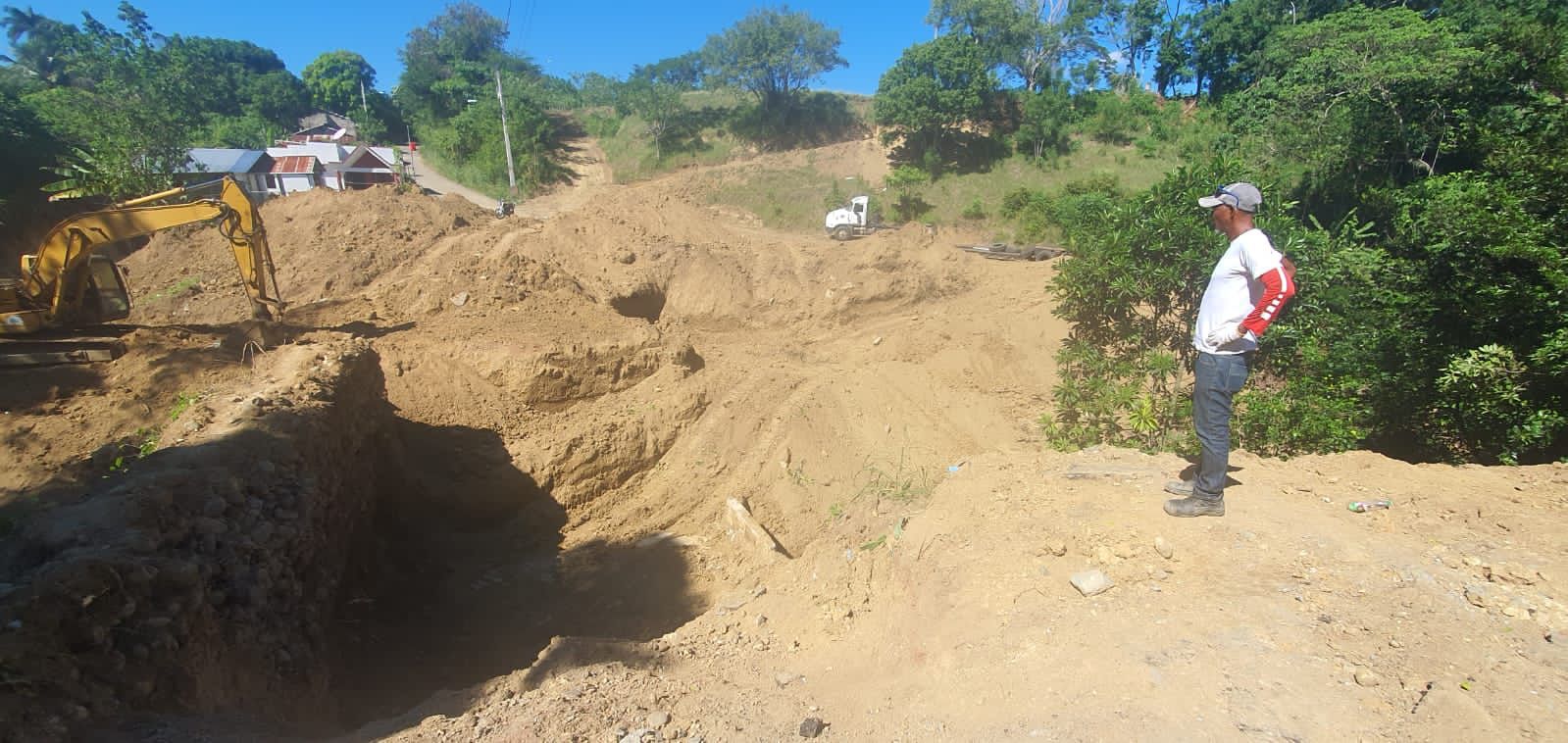 Denuncian falta de puente deja incomunicada a la comunidad de El Quemado en La Vega