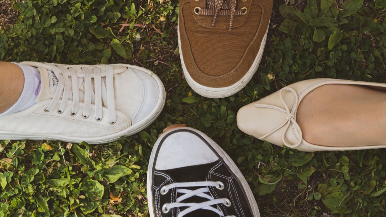 ¿Por qué despojarse de los zapatos al ingresar a casa es clave para tu salud?