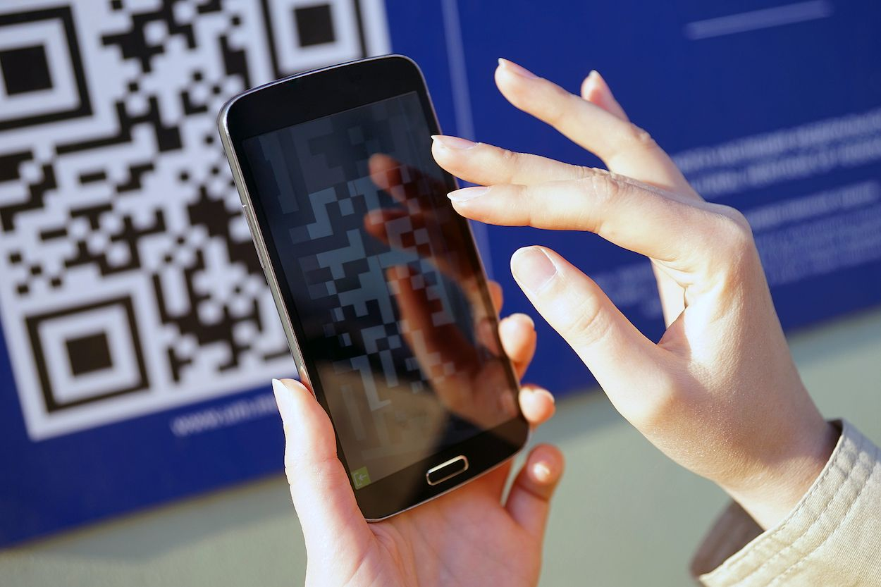 Leyendo código QR con teléfono móvil