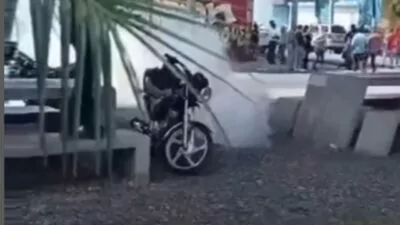 Policía lanza bombas lacrimógenas a cañeros haitianos que intentaban llegar al Altar de la Patria