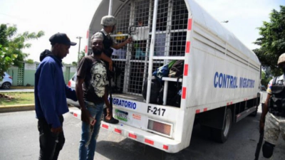 Ejército detiene a haitianos por traficar a un grupo de indocumentados en San Juan y Valverde