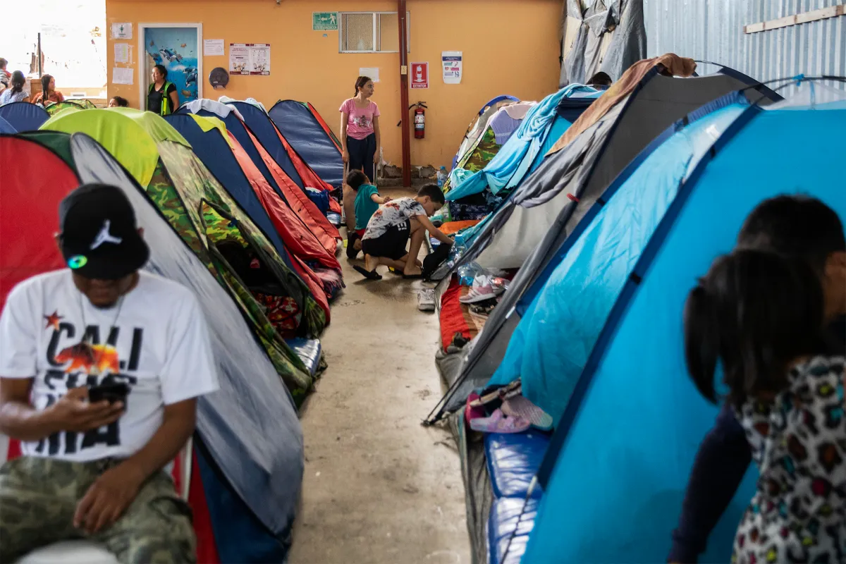 Refugiados en América Latina denuncian abusos, discriminación y violencia de género