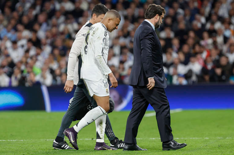 Mbappé será sometido a pruebas el viernes tras sufrir un esguince de tobillo