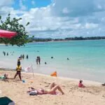 Gran afluencia de vacacionistas en Las Terrenas por feriado del Día del Trabajador