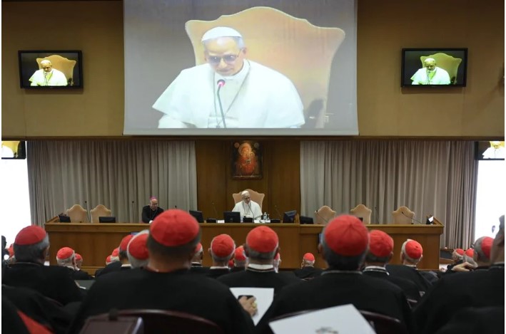El papa confirma que adoptó su nombre por el ejemplo de León XIII y su «Rerum novarum»