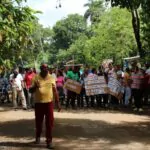 Habitantes de Monte Plata protestan por abandono de obra adjudicada