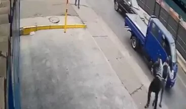 Asiste como testigo a la boda de su mejor amigo y acaba casado con la novia