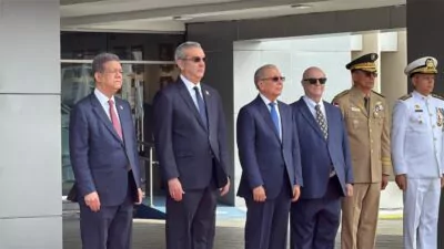 Presidente Abinader explica su plan frente a la crisis de Haití a sus tres antecesores