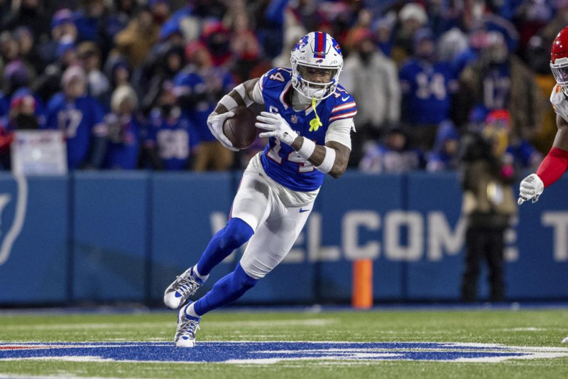 El receptor millonario de la NFL que podría estar saliendo con Cardi B