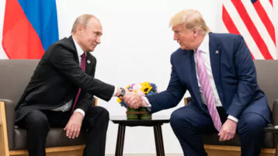 Trump llamará el lunes a Putin y a Zelenski para negociar el fin de la guerra