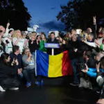 Macron felicita al nuevo presidente de Rumanía mientras enfrenta acusaciones de interferencia francesa