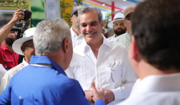 Abinader deja iniciados los trabajos de mejoramiento de infraestructura en playa Palenque