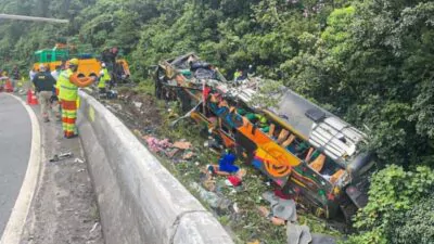 Nueve muertos y diez heridos en un accidente entre un tractocamión y un microbús en Brasil