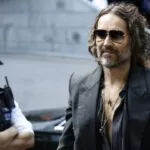 El actor Russell Brand se declara «no culpable» de cinco delitos de violencia sexual