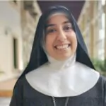 “Demasiado bonita para ser monja”: el curioso caso de la religiosa que fue destituida por el Vaticano