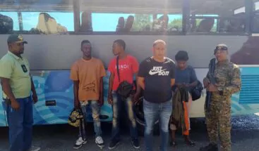 Policía Nacional y Ejército Dominicano detienen a 21 extranjeros indocumentados en Jimaní