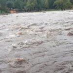 PN lidera operativo de clausura de ríos y balnearios en Monseñor Nouel ante alerta roja por vaguada