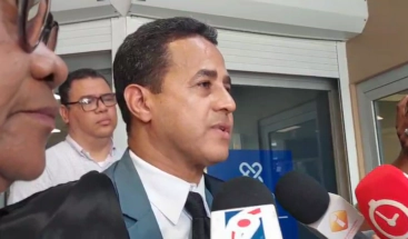 Hombre protesta por depredación de bosques y daños a fuentes acuíferas en Constanza y Jarabacoa