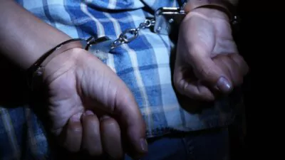 Apresan a dos presuntos integrantes de red criminal durante operativos en Hato Mayor