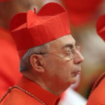 Cardenal Dominique Mamberti, la voz que desvelará al mundo el nuevo papa
