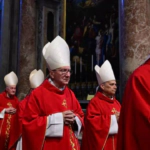 Los cardenales en redes horas antes del cónclave: de pedir oraciones a lavar sus camisas