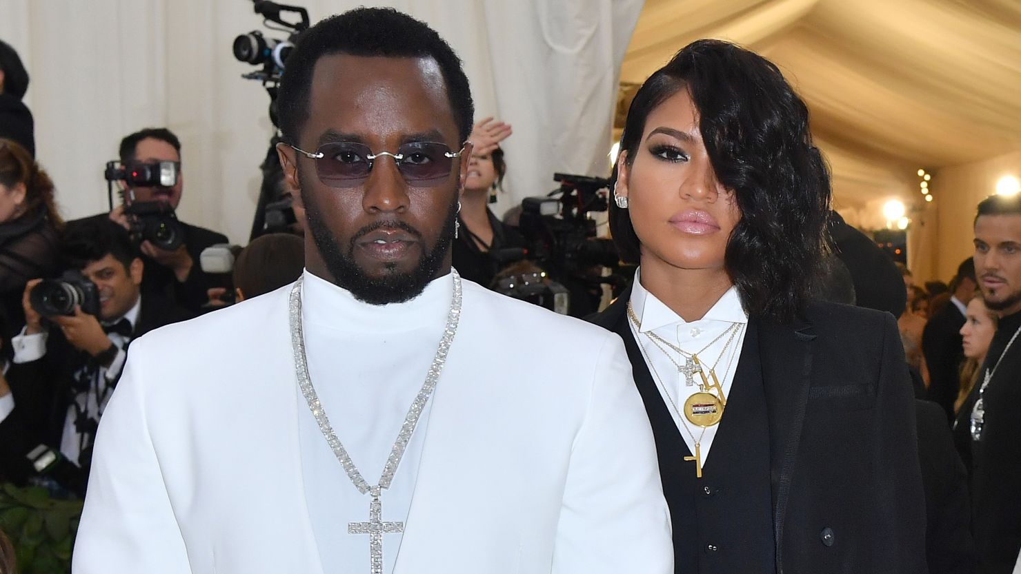Cassie Ventura describe palizas de Diddy que le dejaban "hematomas por todo el cuerpo"