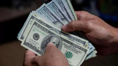 Republicanos impulsan un impuesto del 5% a las remesas en medida fiscal impulsada por Trump
