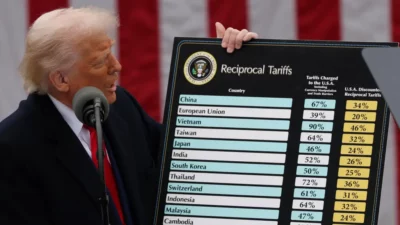 Corte federal de EE.UU. bloquea política arancelaria de Trump por excederse en poderes