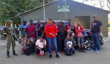 Suspenden directora de Azua por mandar a botar libros de texto a la basura