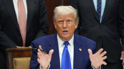 Trump firma decreto que pide a las farmacéuticas que bajen los precios de medicinas