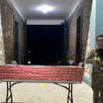 Ejército dominicano incauta 100 paquetes de cigarrillos y detiene a haitiano en Elías Piña