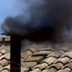 Fumata negra: No se ha elegido papa tras la tercera votación esta mañana