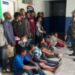 Detienen a 18 nacionales haitianos y a un dominicano durante operativo policial en Imbert