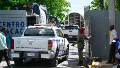 Detienen a 12 haitianos indocumentados en autobús que intentó evadir puesto de chequeo en Dajabón