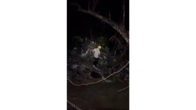 Bomberos buscan a niña arrastrada por aguas de un canal en el distrito municipal de Pedro Corto