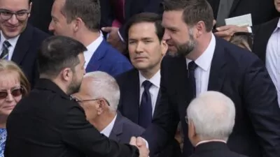 Vance se reúne con Zelenski en Roma tras la misa de inicio del papado de León XIV
