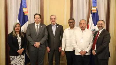 Presidente Luis Abinader reconoce a médicos forenses por histórica labor en tragedia del Jet Set