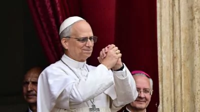 El papa visita la sede de los agustinos en Roma para rezar y almorzar con ellos